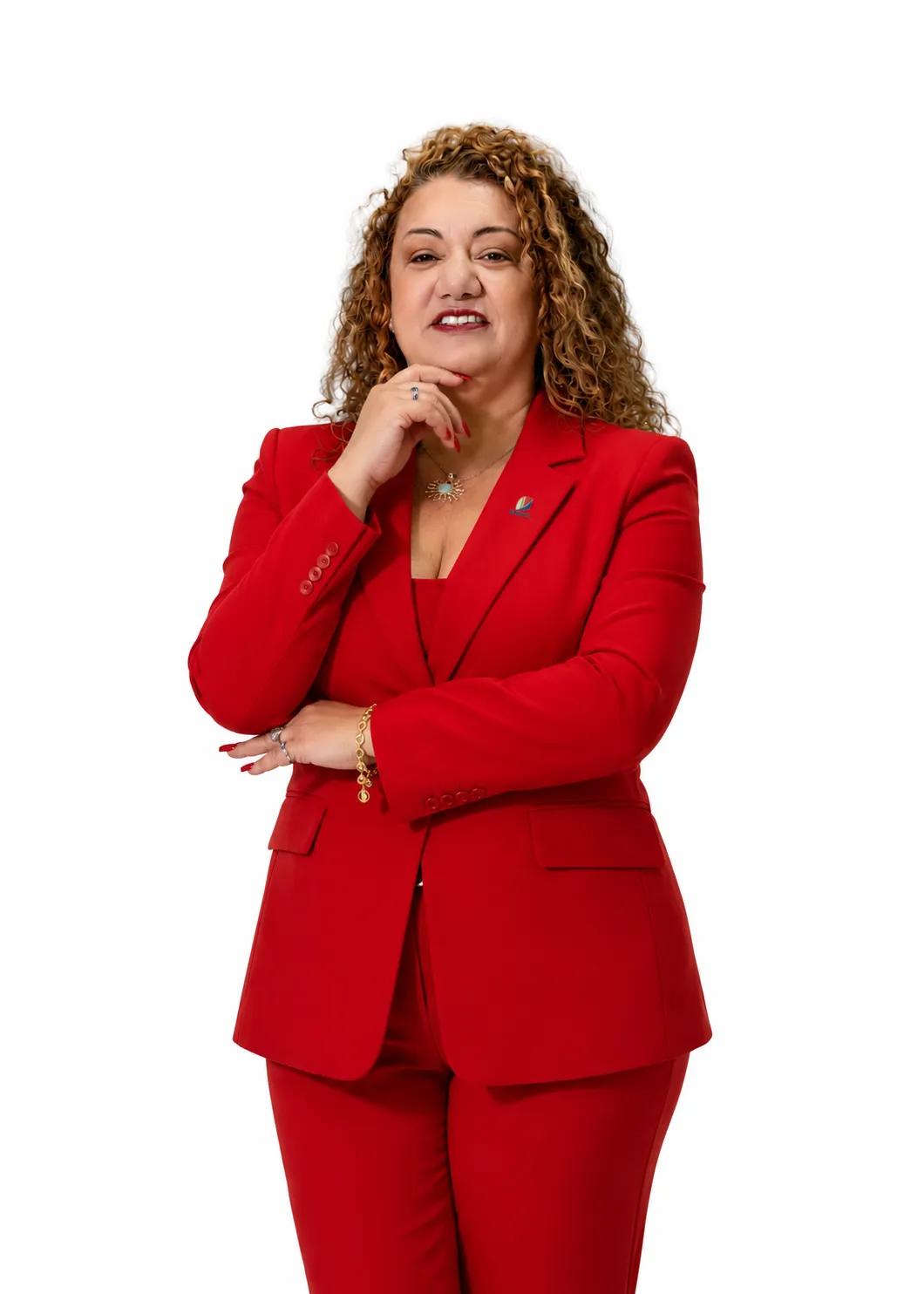 Leticia Centurión con traje rojo en pose de liderazgo, representando el programa de Liderazgo Estratégico